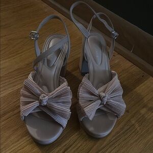 Elegant Women's Sandals with Bow Detail